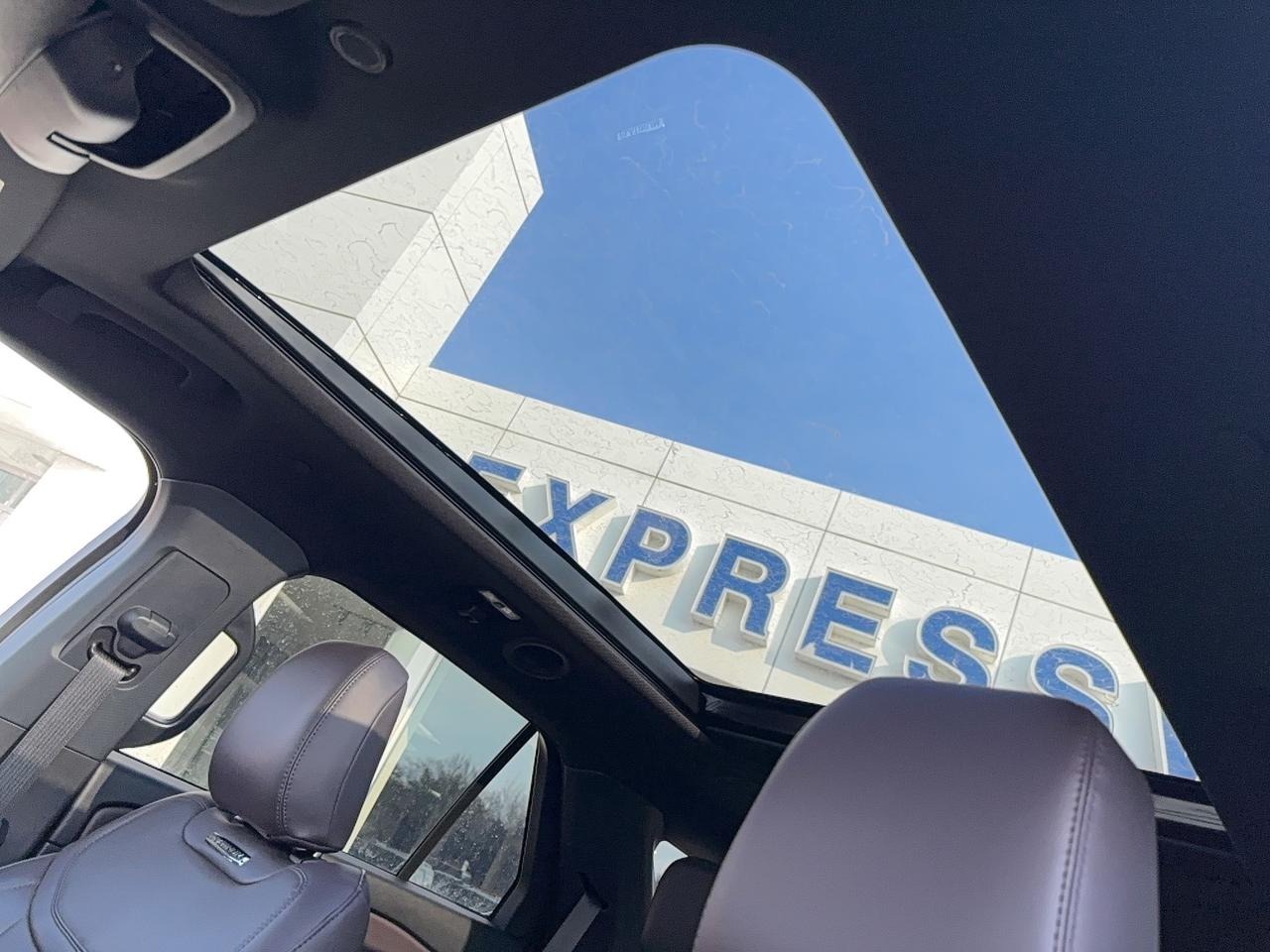 2026 Ford Explorer LOADED! 2.3L ECOBOOST! LEATHER, NAV, POWER GATE! Photo