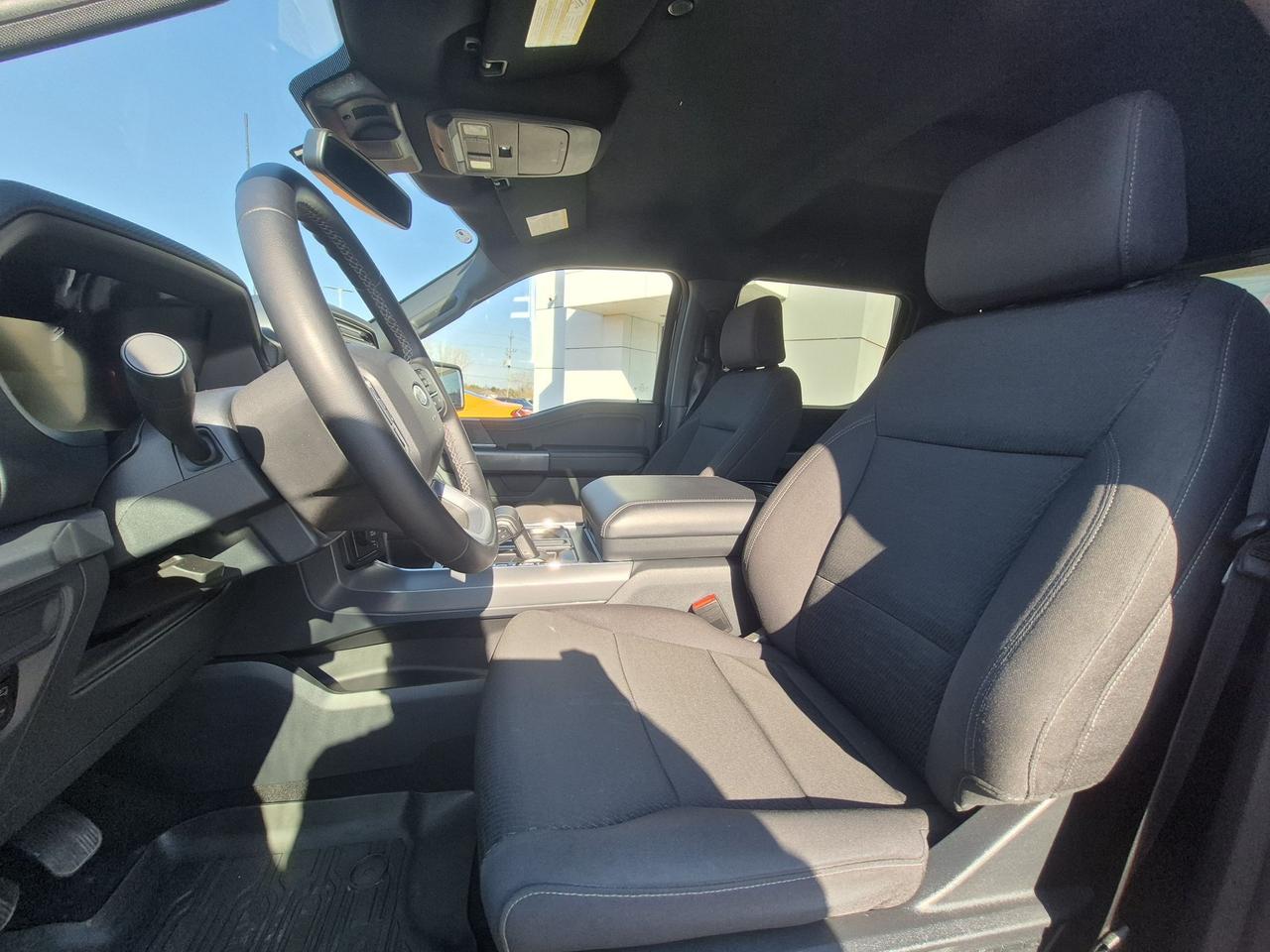 2025 Ford F-150 PREVIOUS DEMO! 5L ENGINE! 18" RIMS! SPORT! Photo