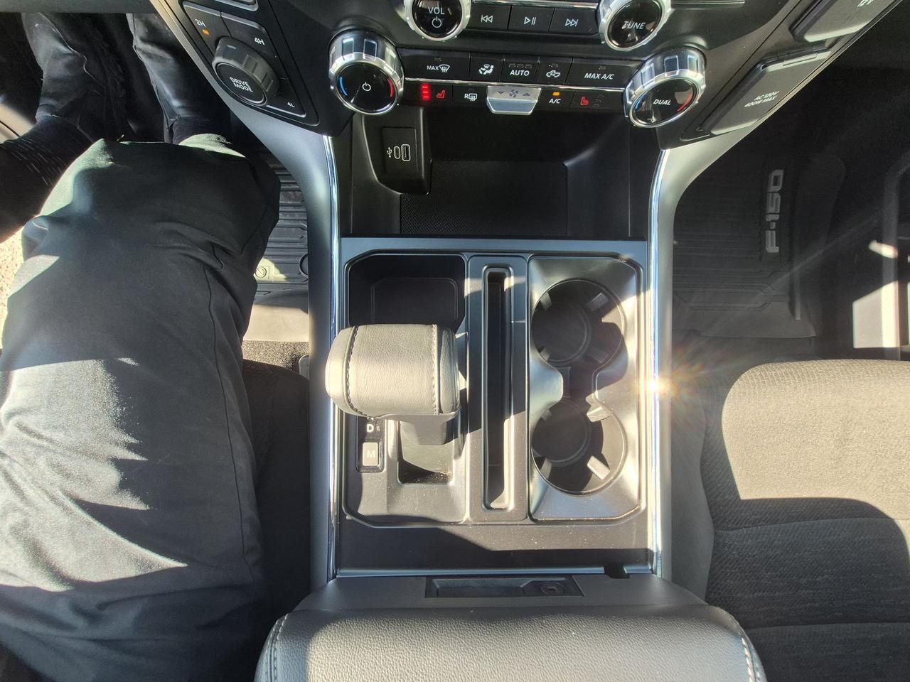 2025 Ford F-150 PREVIOUS DEMO! 5L ENGINE! 18" RIMS! SPORT! Photo