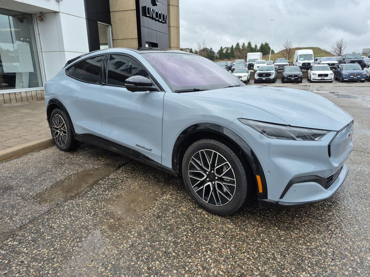 2024 Ford Mustang Mach-E AWD, EXTENDED RANGE BATTERY, LEATHER, 19" RIMS! Photo3