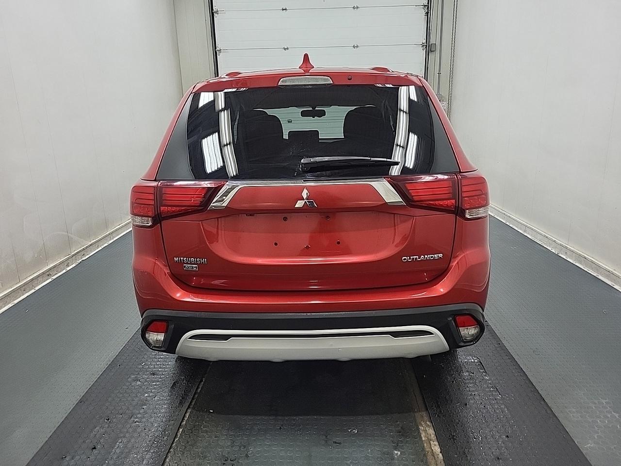2019 Mitsubishi Outlander ES Photo
