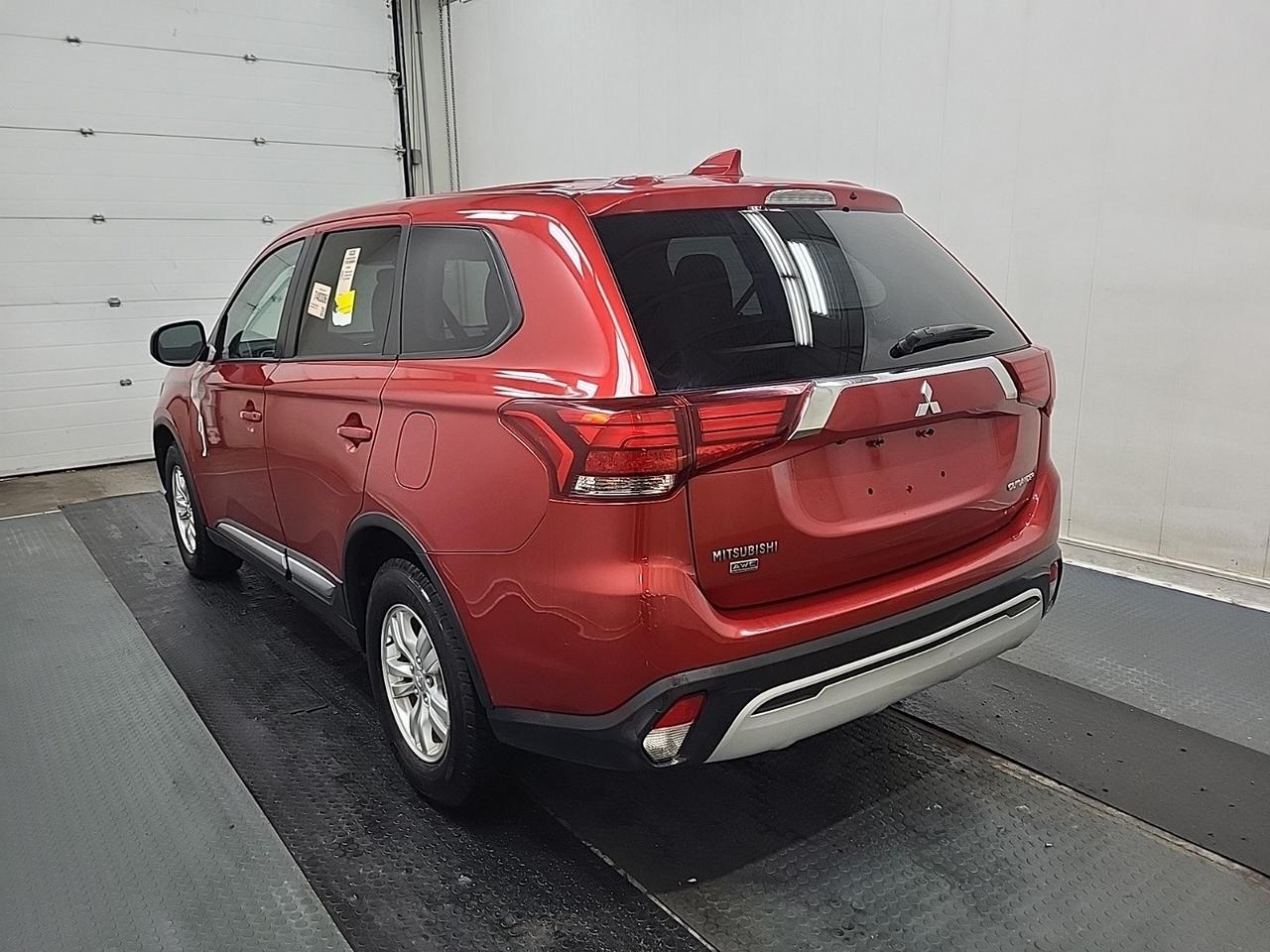 2019 Mitsubishi Outlander ES Photo