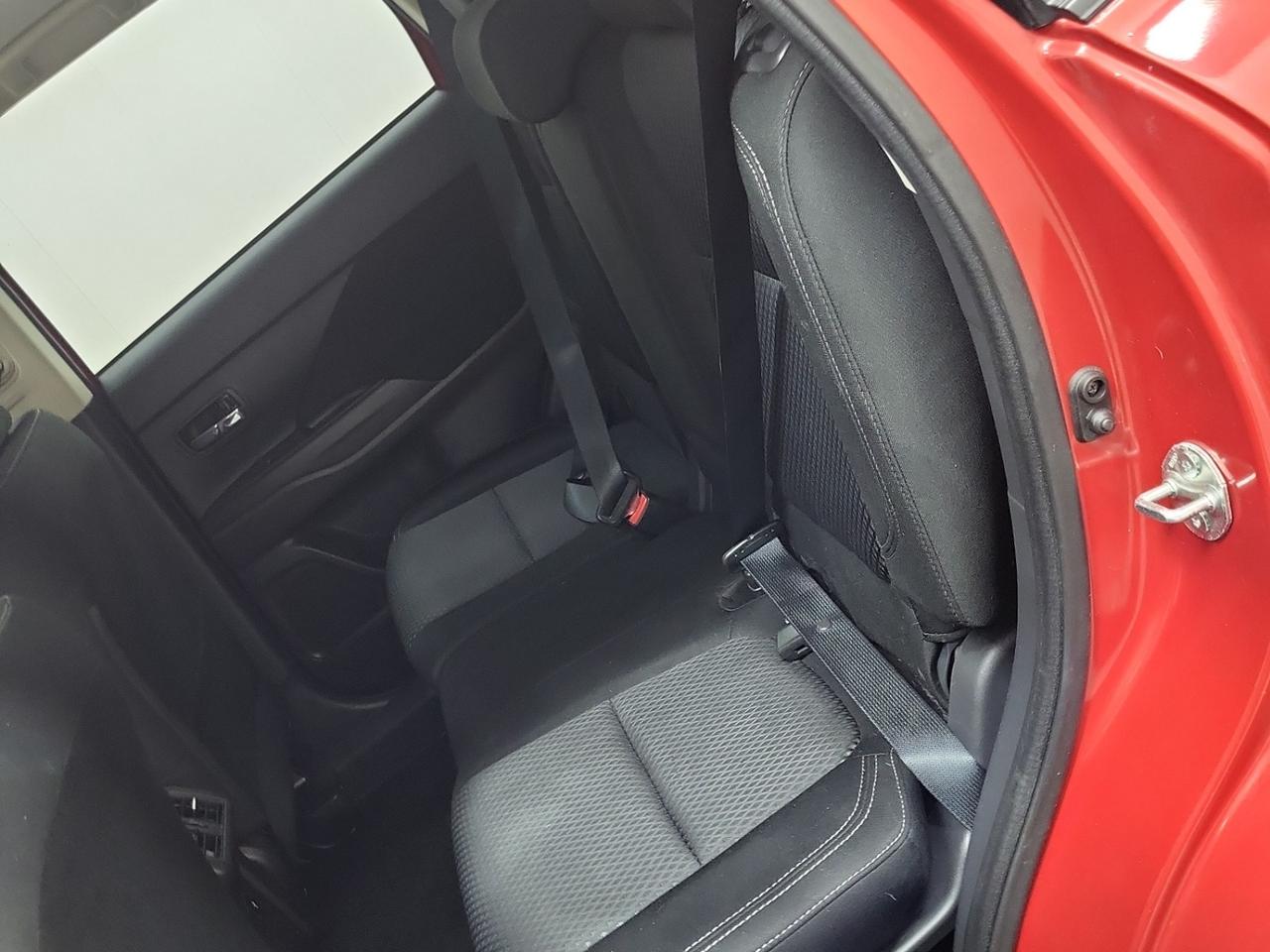 2019 Mitsubishi Outlander ES Photo