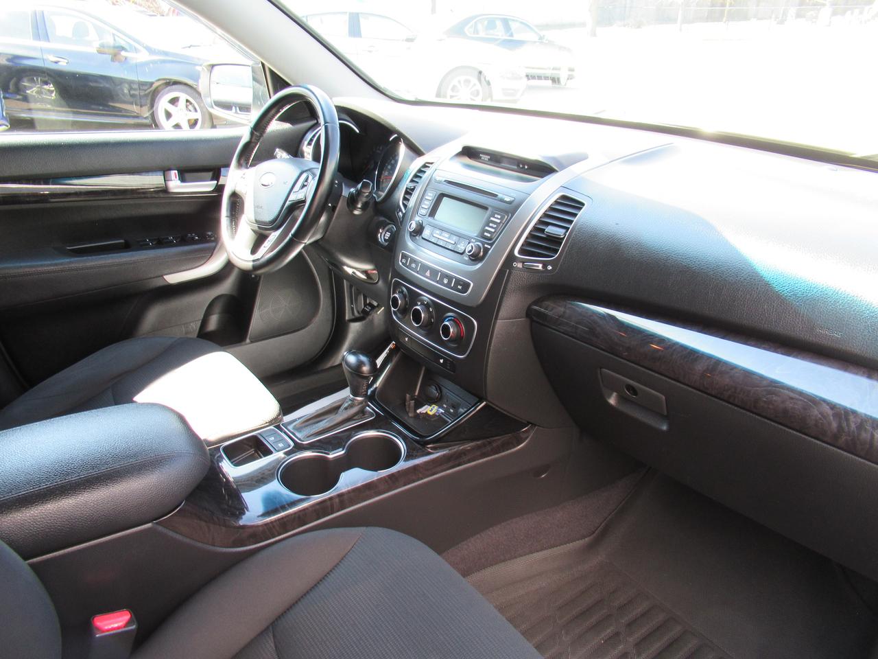 2014 Kia Sorento FWD 4DR V6 AUTO LX Photo