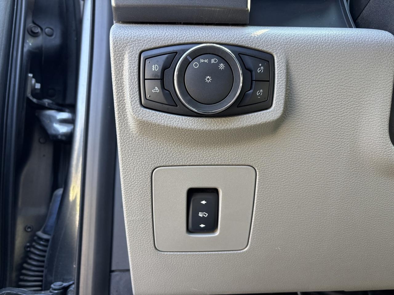 2015 Ford F-150 XLT SUPER-CREW I 20 in. K02's PRO-COMP RIMS I 5.0 L I Photo