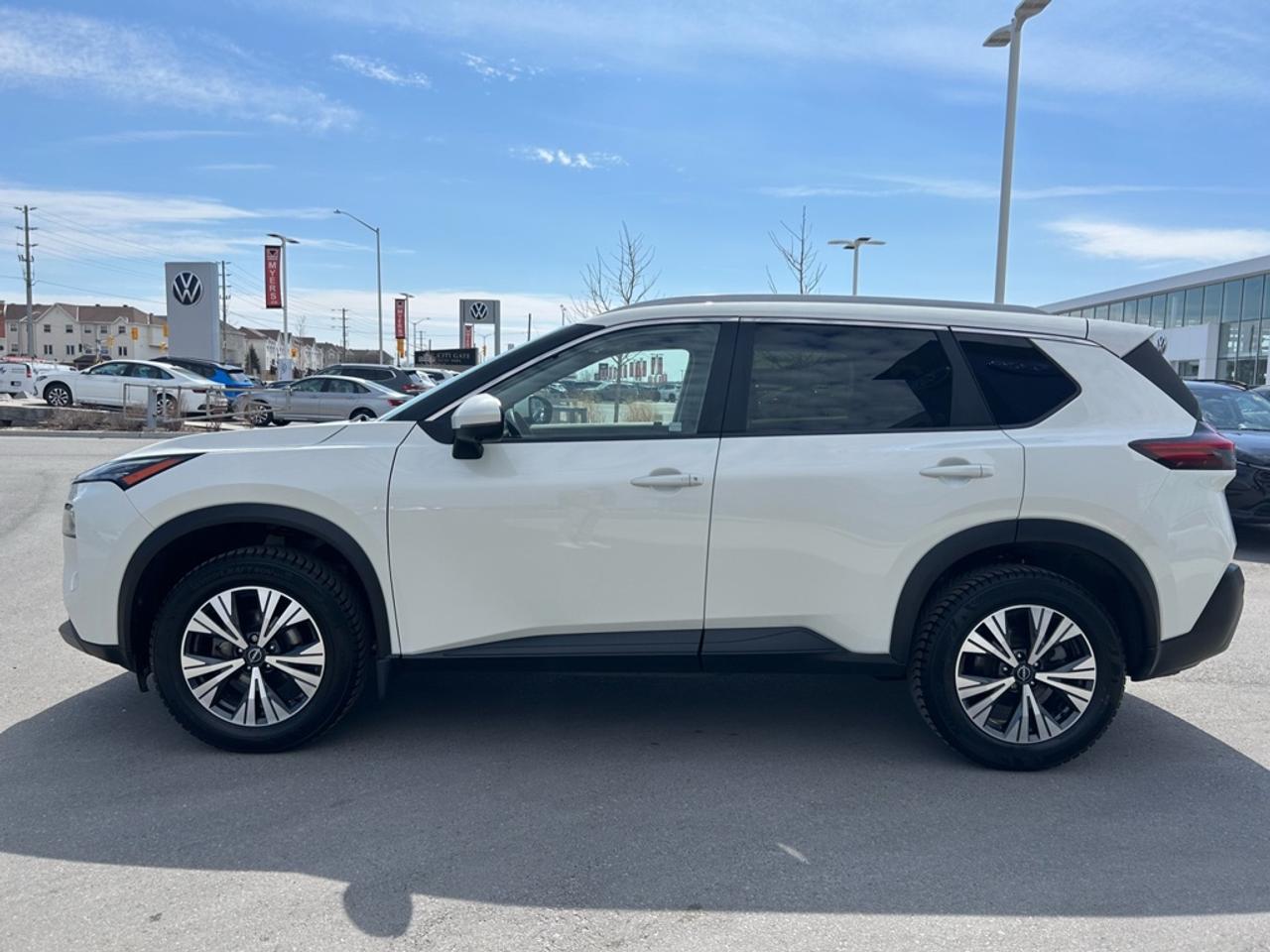 2023 Nissan Rogue SV MOONROOF  - Moonroof -  Apple CarPlay Photo4