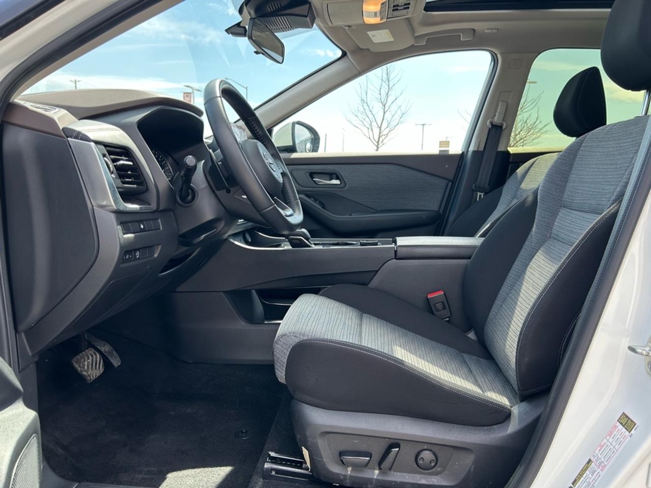 2023 Nissan Rogue SV MOONROOF  - Moonroof -  Apple CarPlay Photo