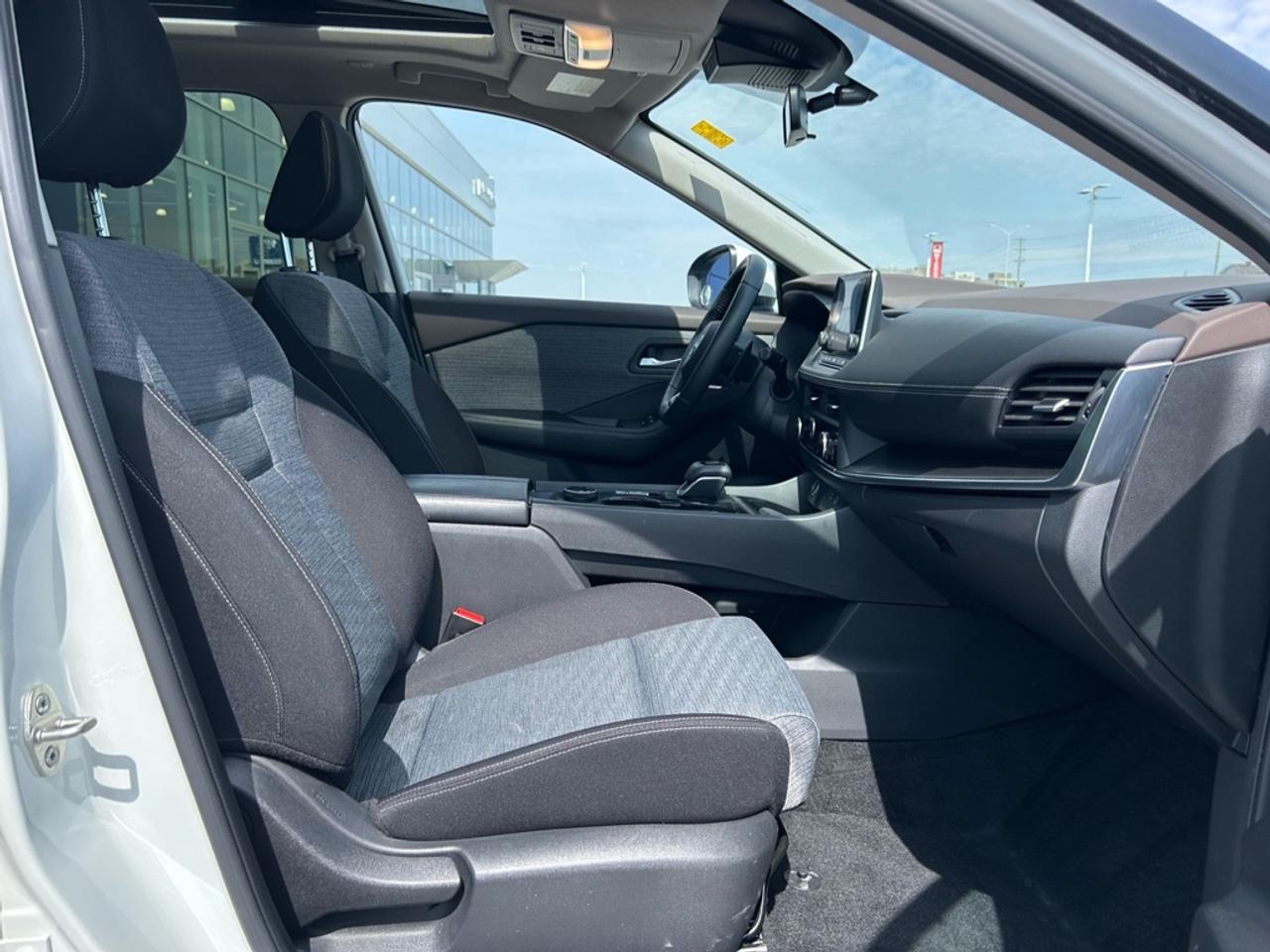 2023 Nissan Rogue SV MOONROOF  - Moonroof -  Apple CarPlay Photo