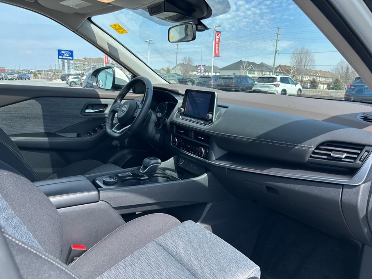 2023 Nissan Rogue SV MOONROOF  - Moonroof -  Apple CarPlay Photo