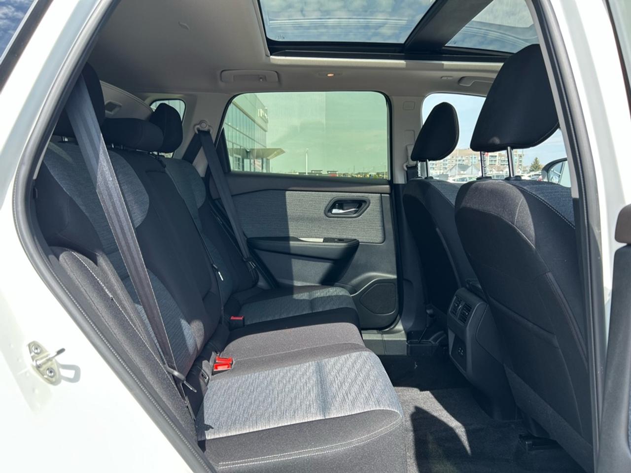 2023 Nissan Rogue SV MOONROOF  - Moonroof -  Apple CarPlay Photo