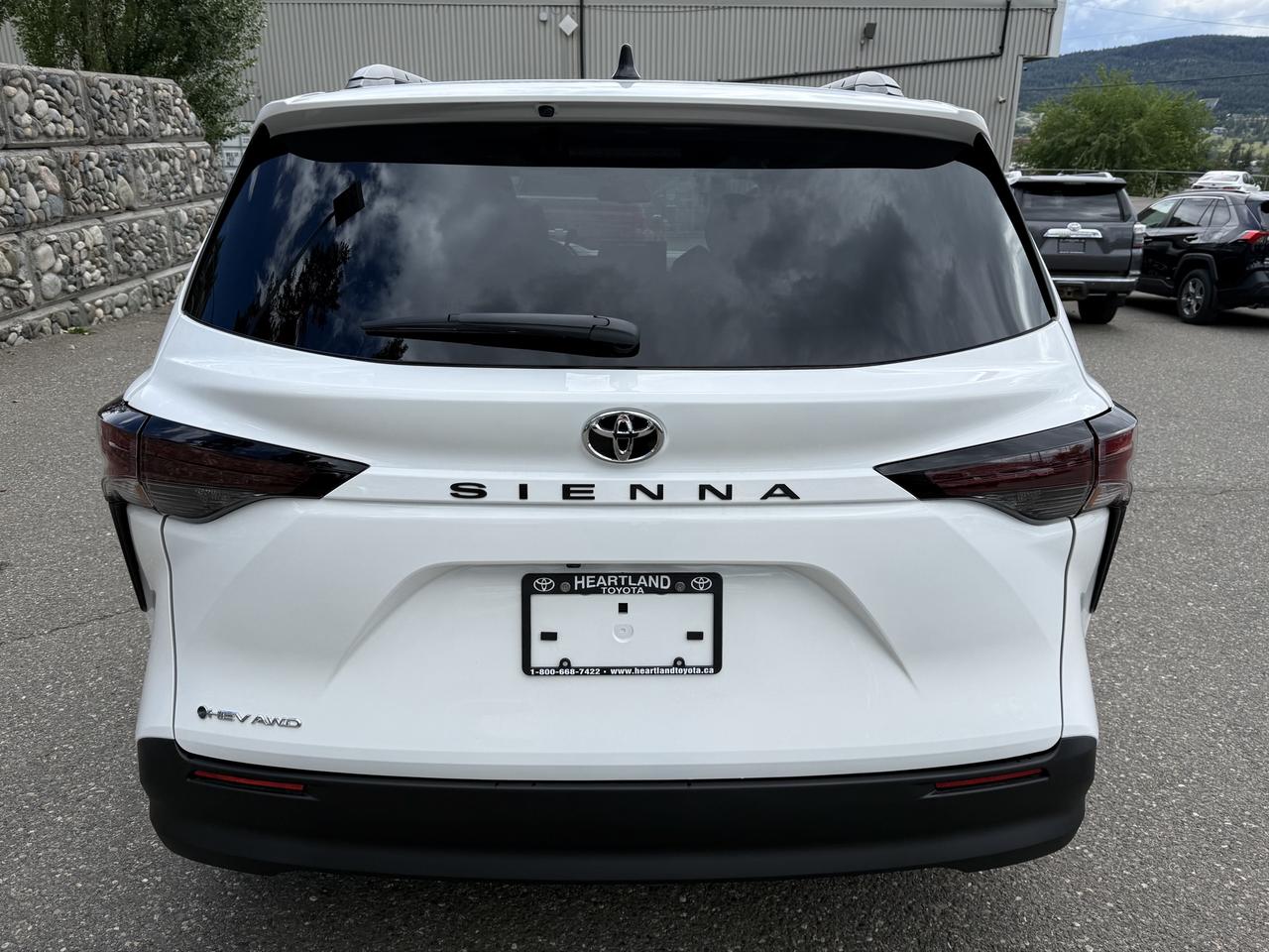 2026 Toyota Sienna LE AWD Photo
