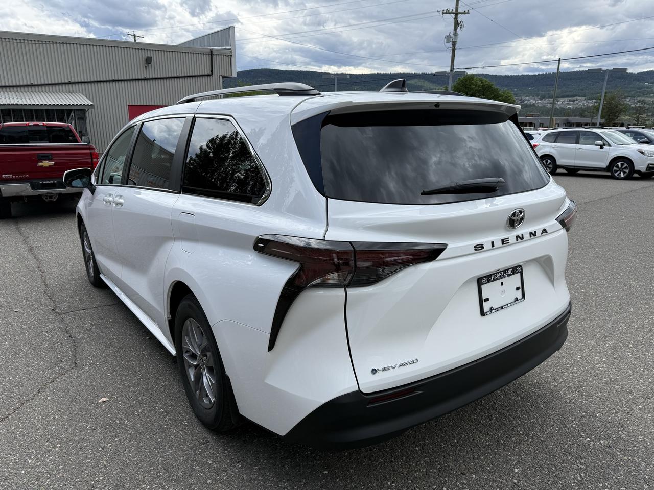 2026 Toyota Sienna LE AWD Photo