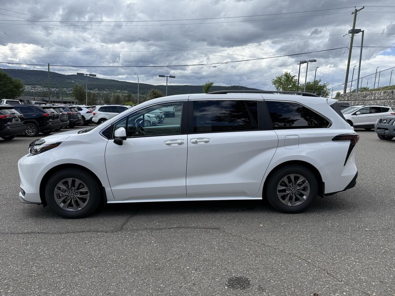 2026 Toyota Sienna LE AWD Photo