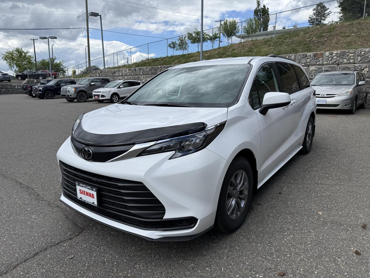 2026 Toyota Sienna LE AWD Photo