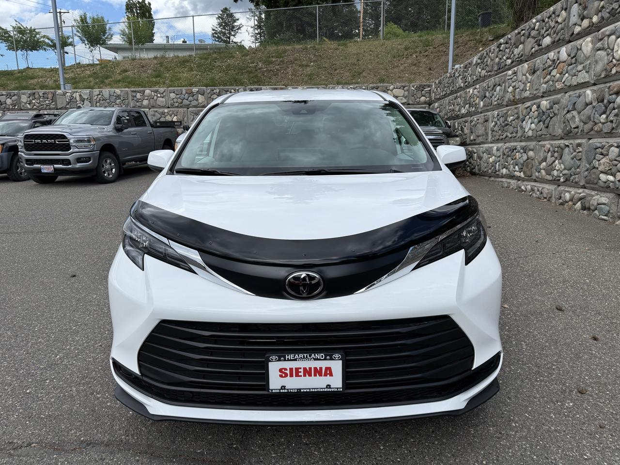 2026 Toyota Sienna LE AWD Photo