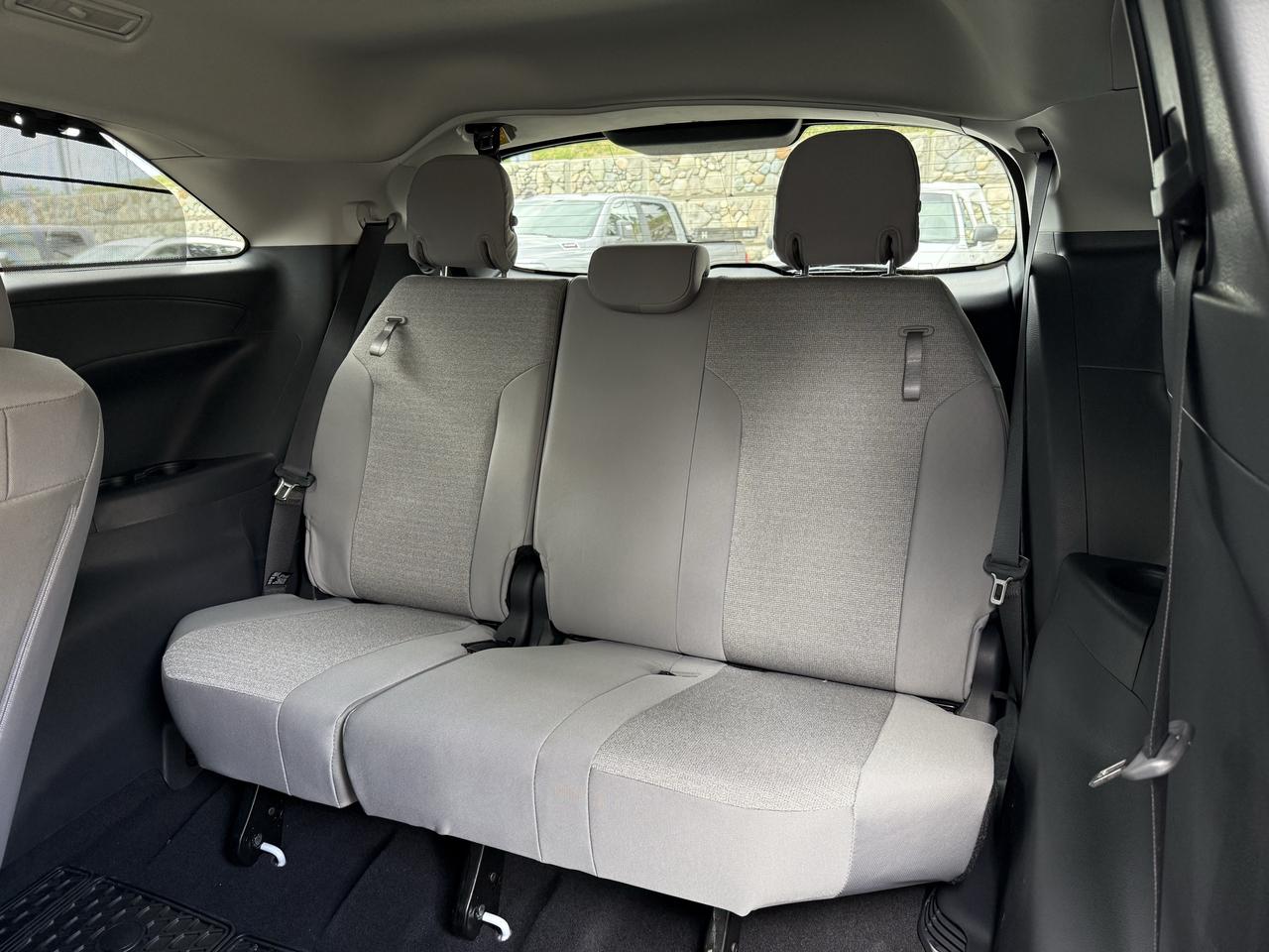 2026 Toyota Sienna LE AWD Photo