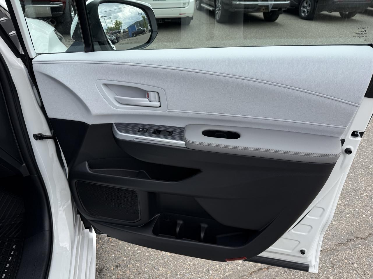 2026 Toyota Sienna LE AWD Photo