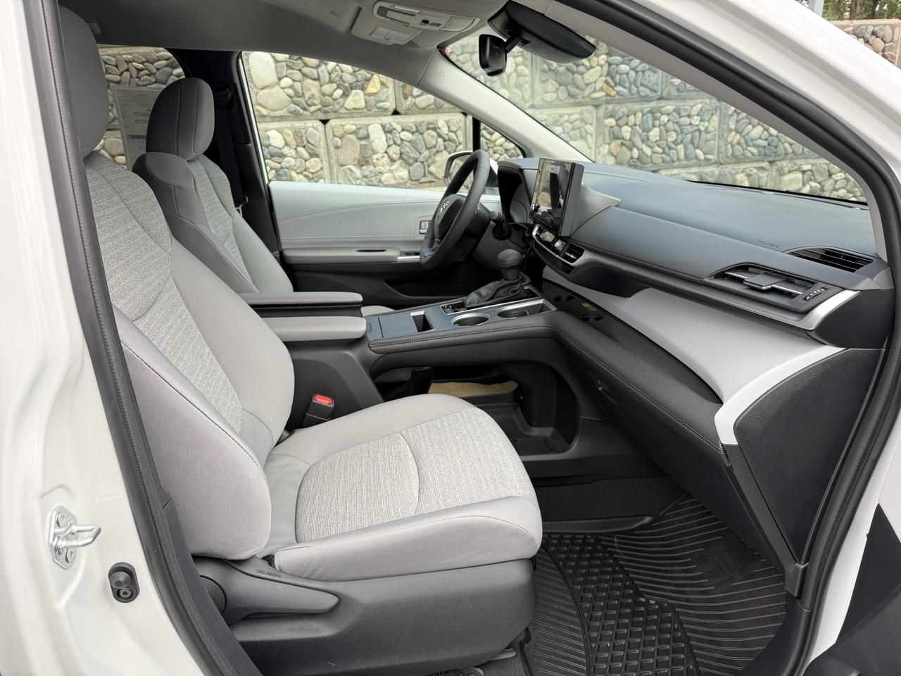 2026 Toyota Sienna LE AWD Photo