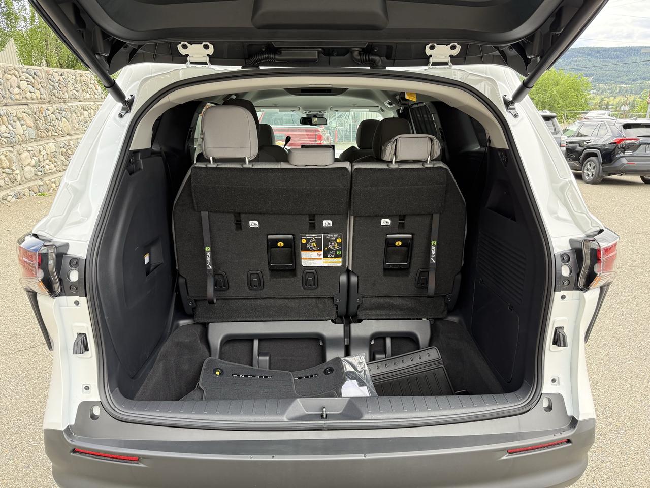 2026 Toyota Sienna LE AWD Photo
