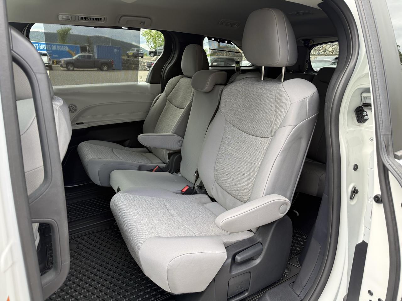 2026 Toyota Sienna LE AWD Photo