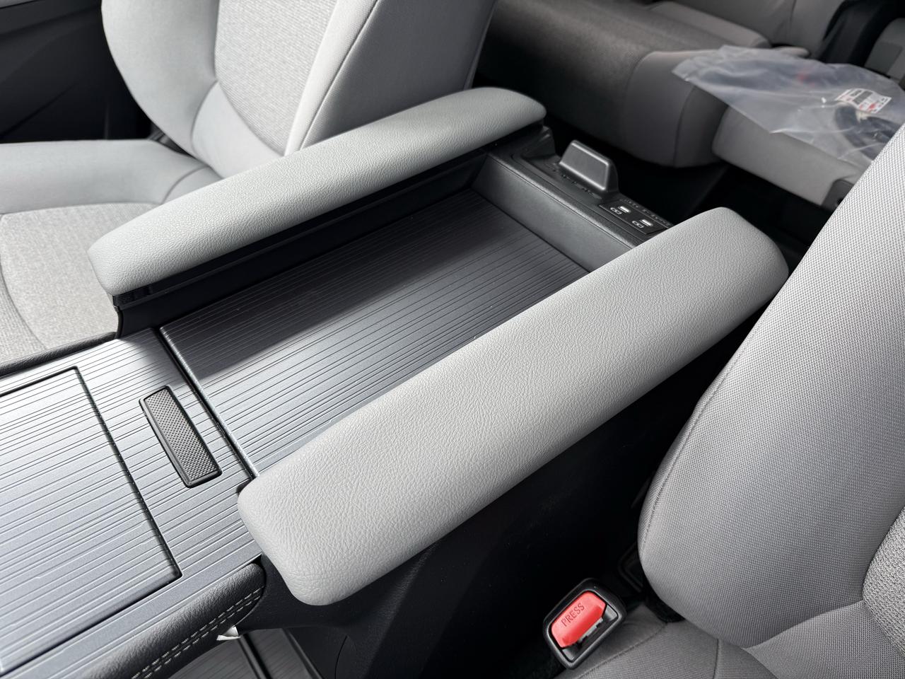 2026 Toyota Sienna LE AWD Photo