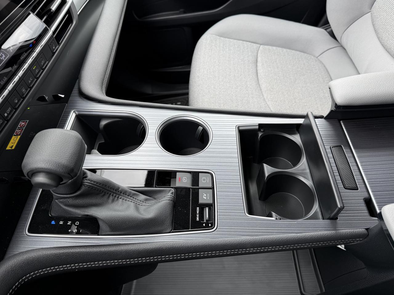 2026 Toyota Sienna LE AWD Photo