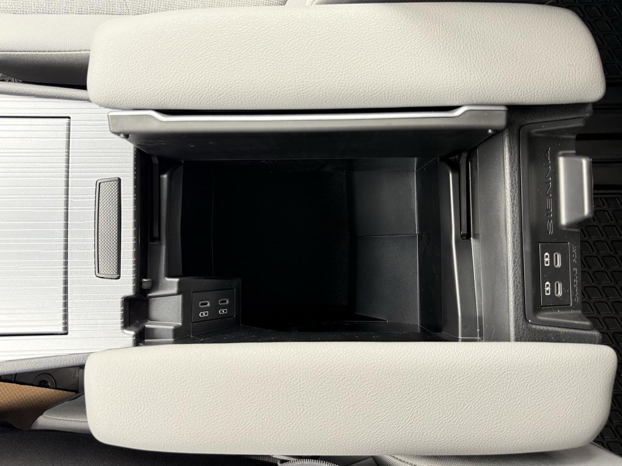 2026 Toyota Sienna LE AWD Photo