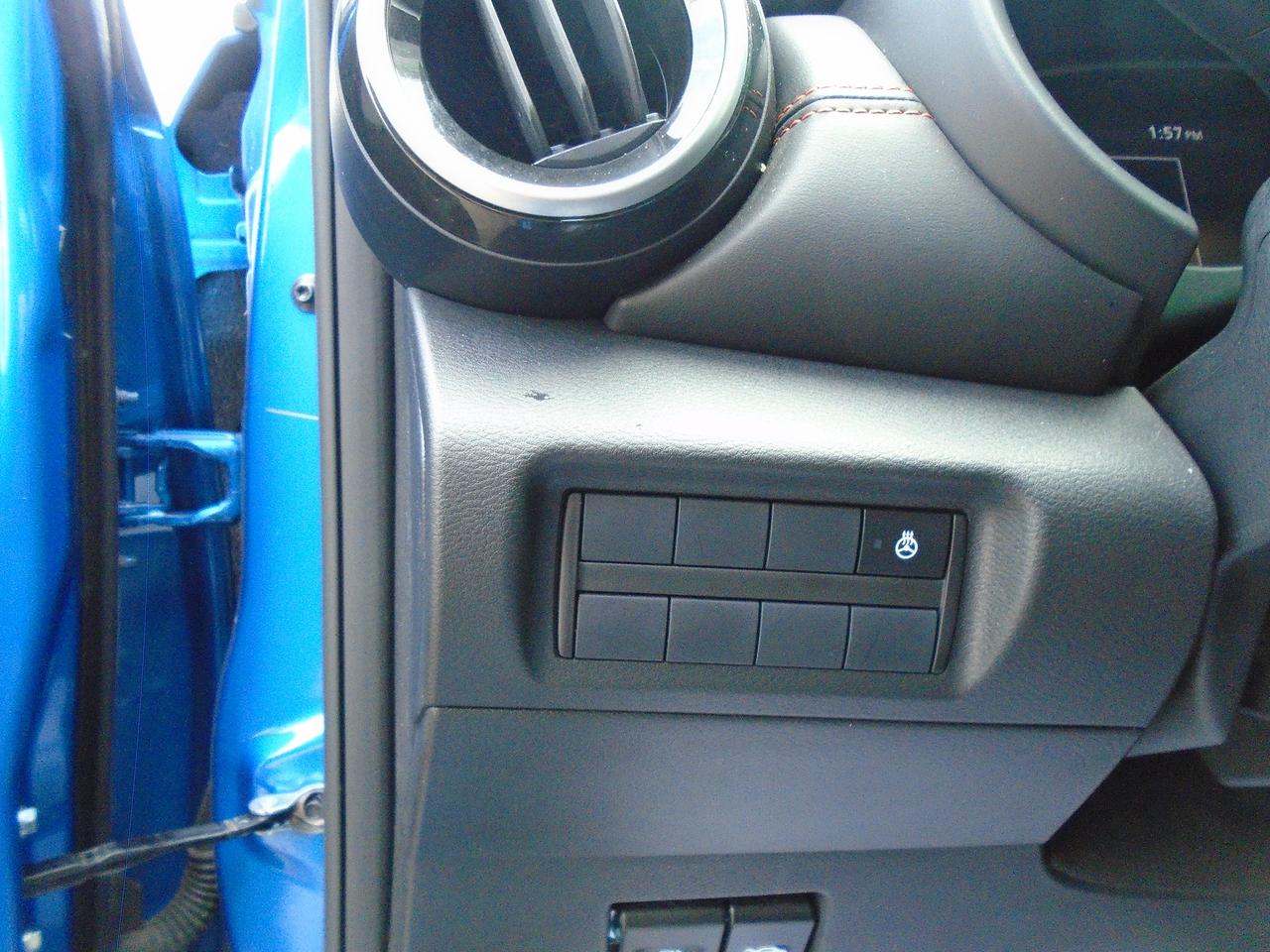 2024 Nissan Kicks SR Photo