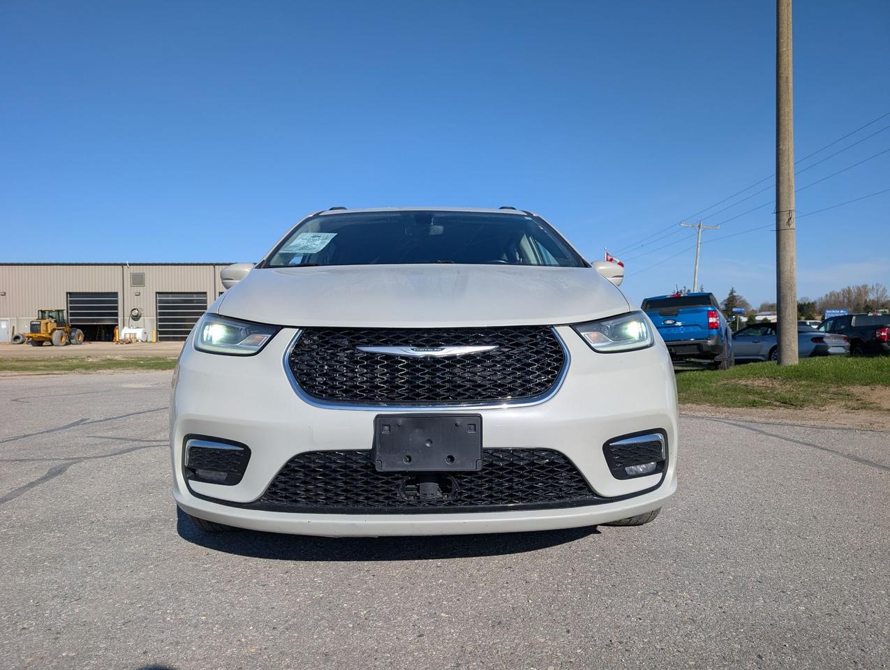 2021 Chrysler Pacifica Touring AWD Photo1