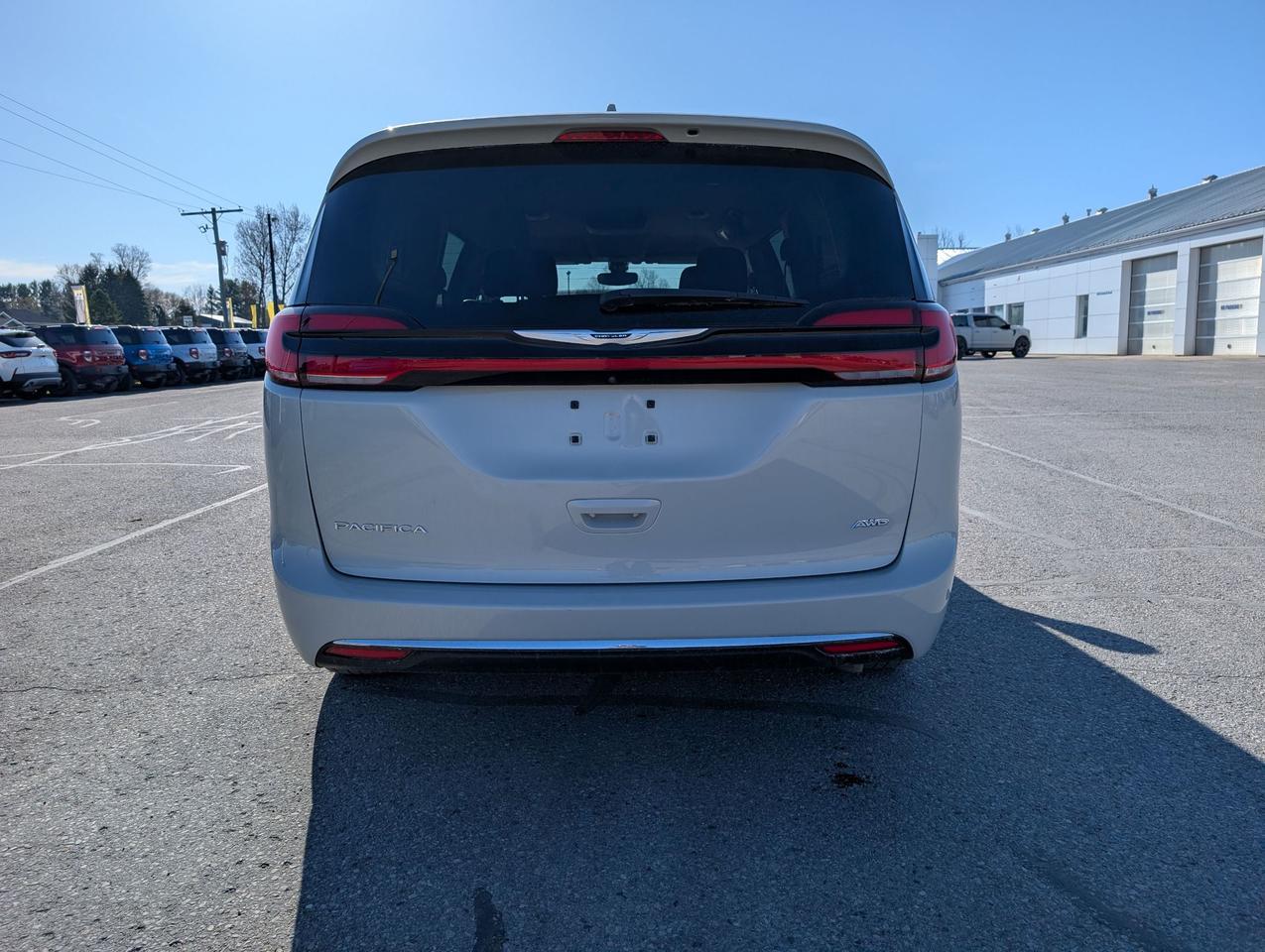 2021 Chrysler Pacifica Touring AWD Photo4