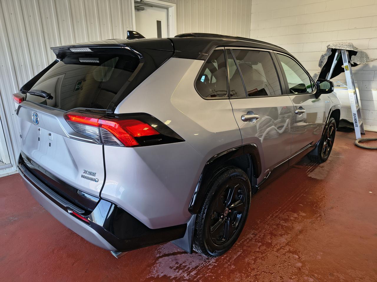 2021 Toyota RAV4 Hybrid XLE Photo