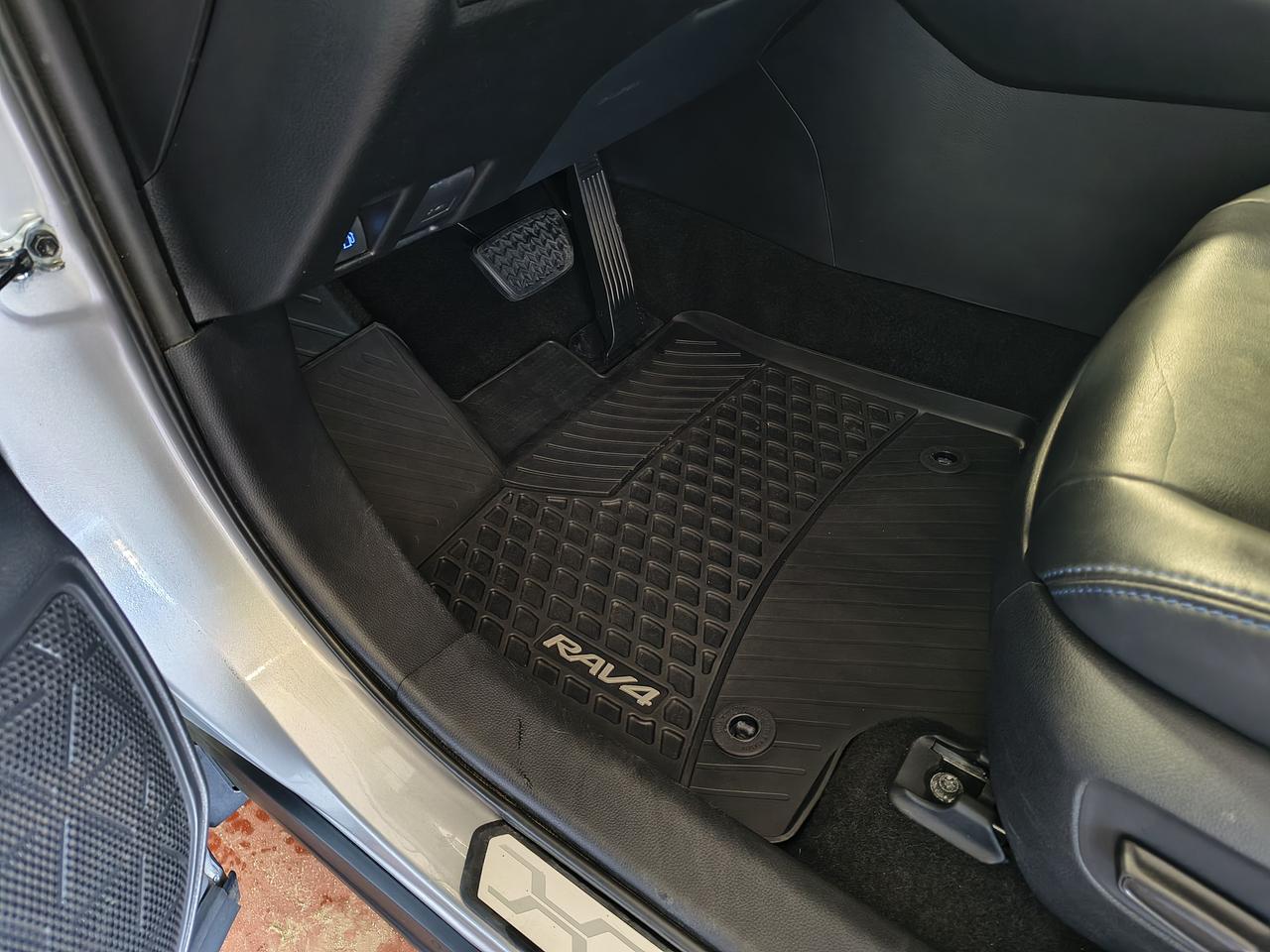 2021 Toyota RAV4 Hybrid XLE Photo