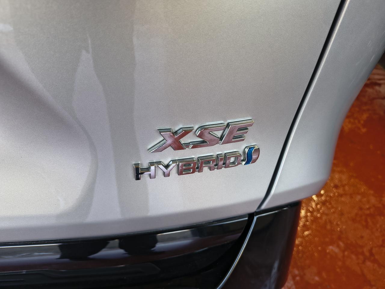 2021 Toyota RAV4 Hybrid XLE Photo