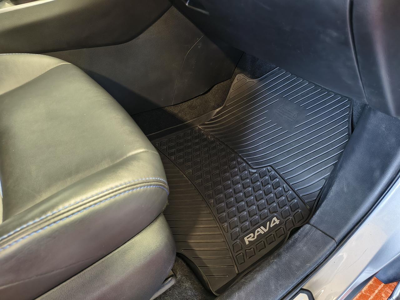 2021 Toyota RAV4 Hybrid XLE Photo