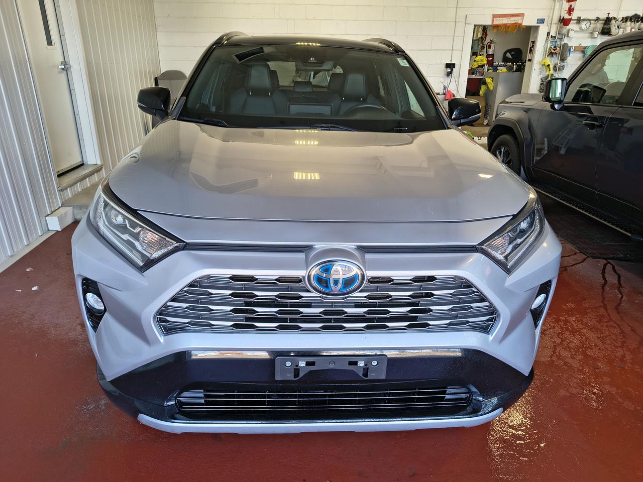 2021 Toyota RAV4 Hybrid XLE Photo0