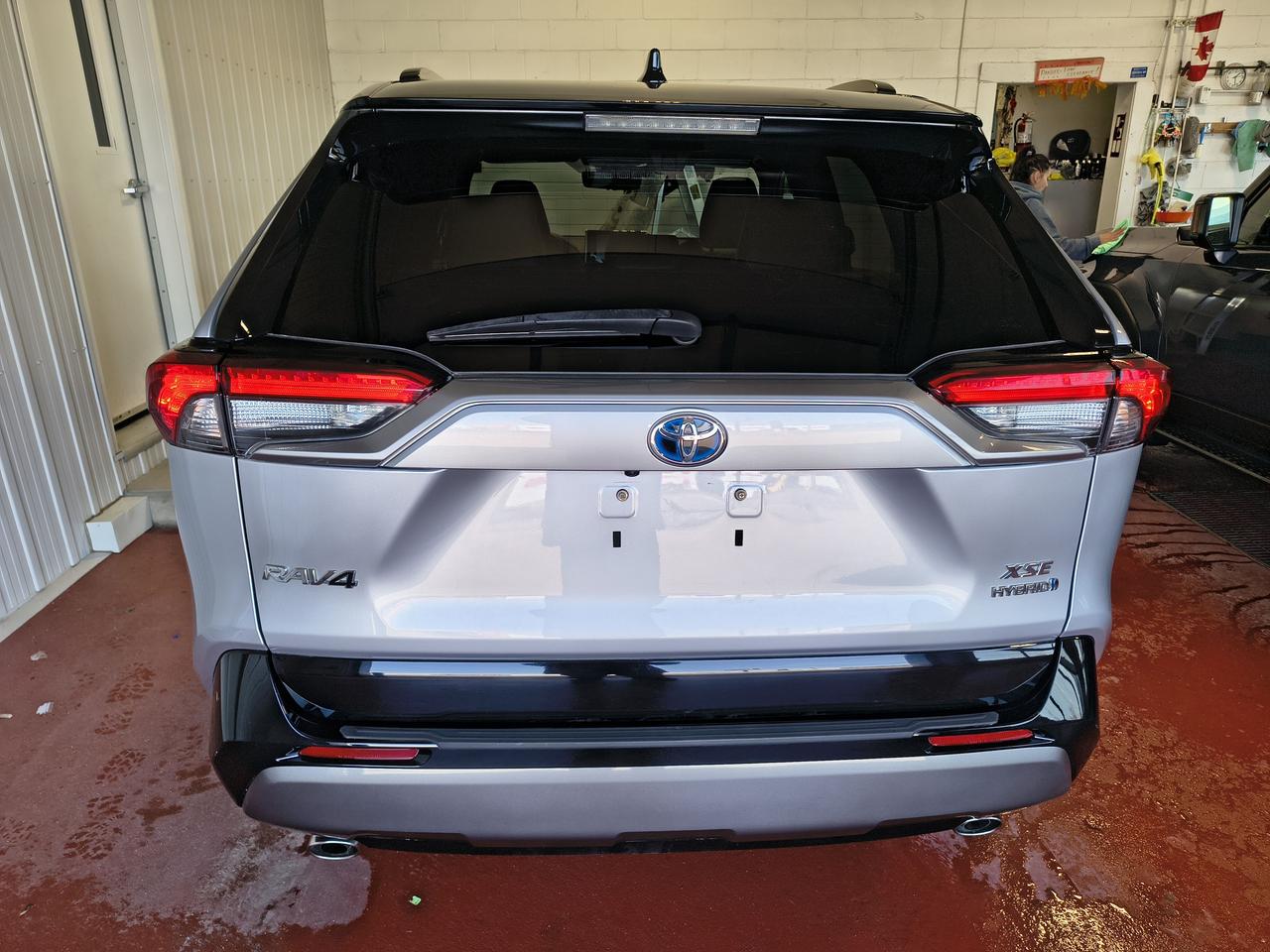 2021 Toyota RAV4 Hybrid XLE Photo