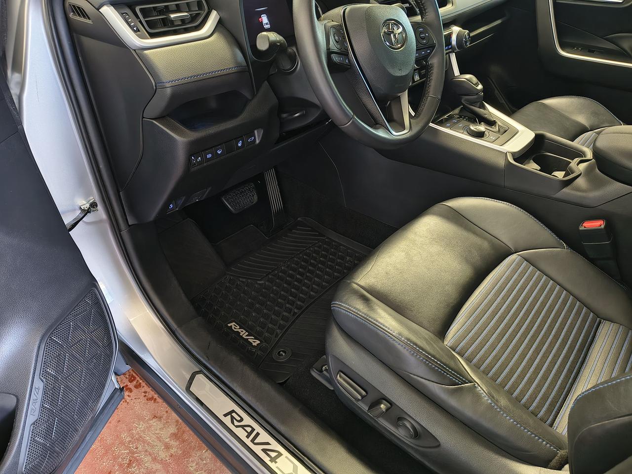 2021 Toyota RAV4 Hybrid XLE Photo