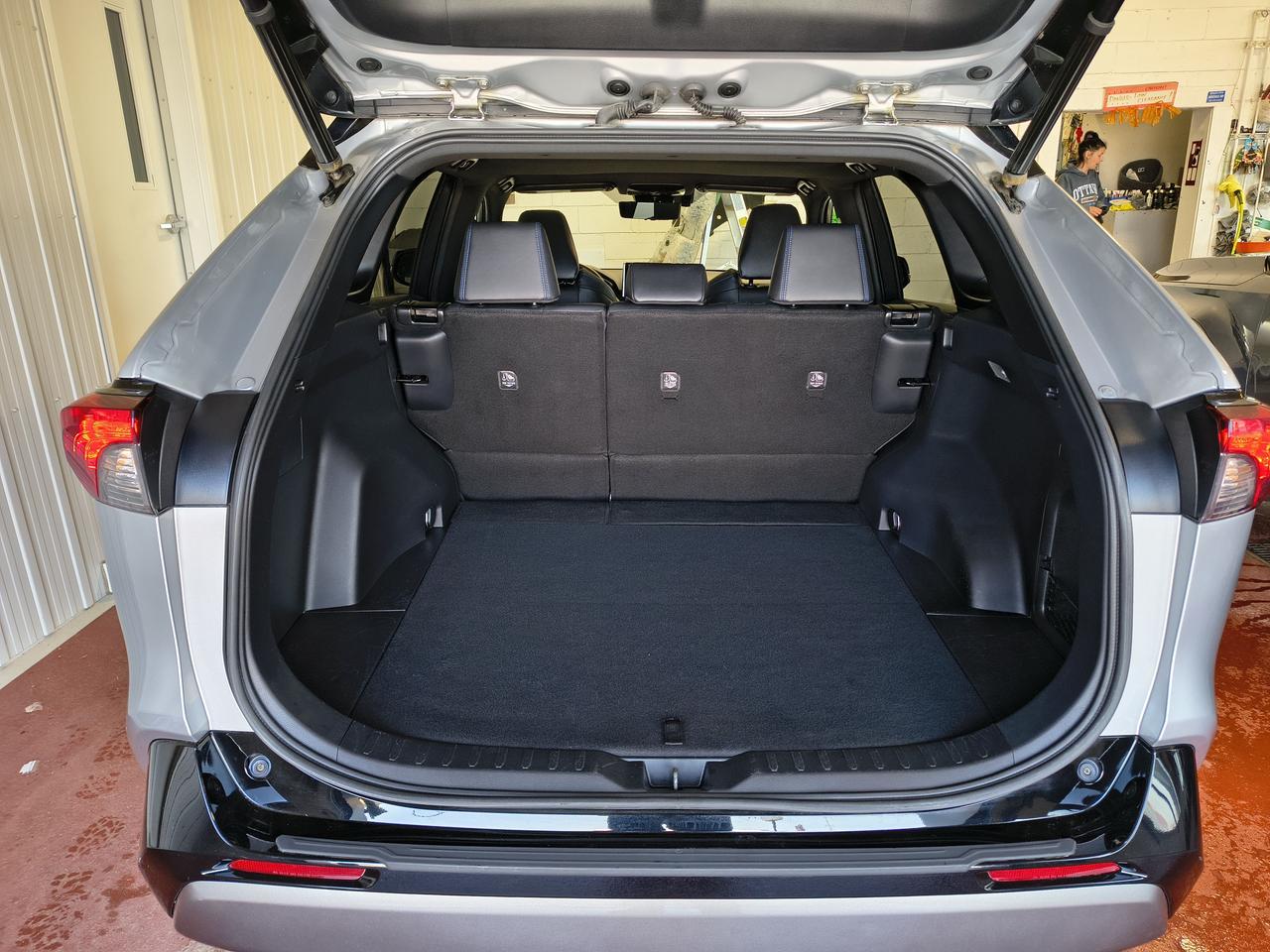 2021 Toyota RAV4 Hybrid XLE Photo