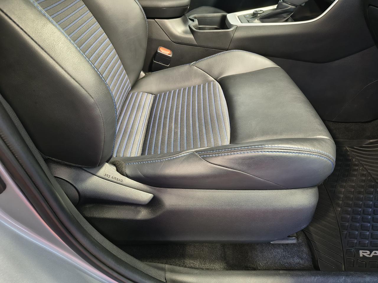 2021 Toyota RAV4 Hybrid XLE Photo0