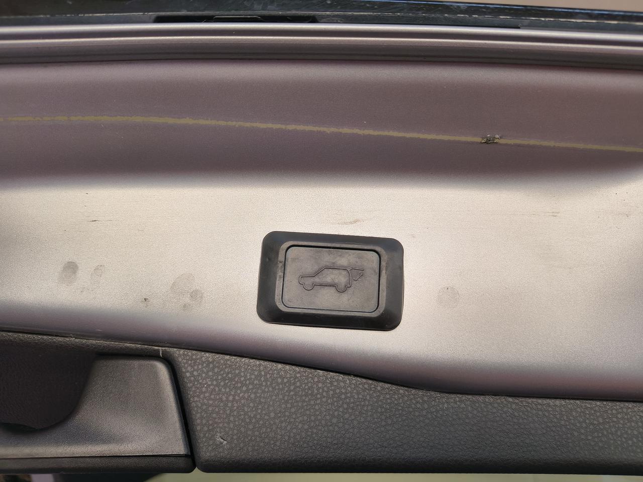 2021 Toyota RAV4 Hybrid XLE Photo0