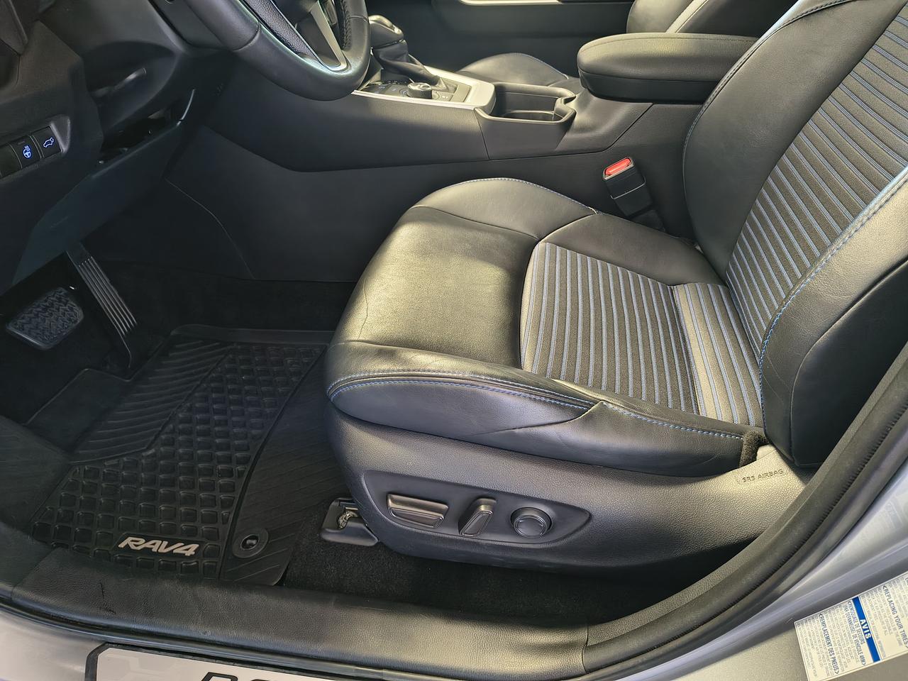 2021 Toyota RAV4 Hybrid XLE Photo