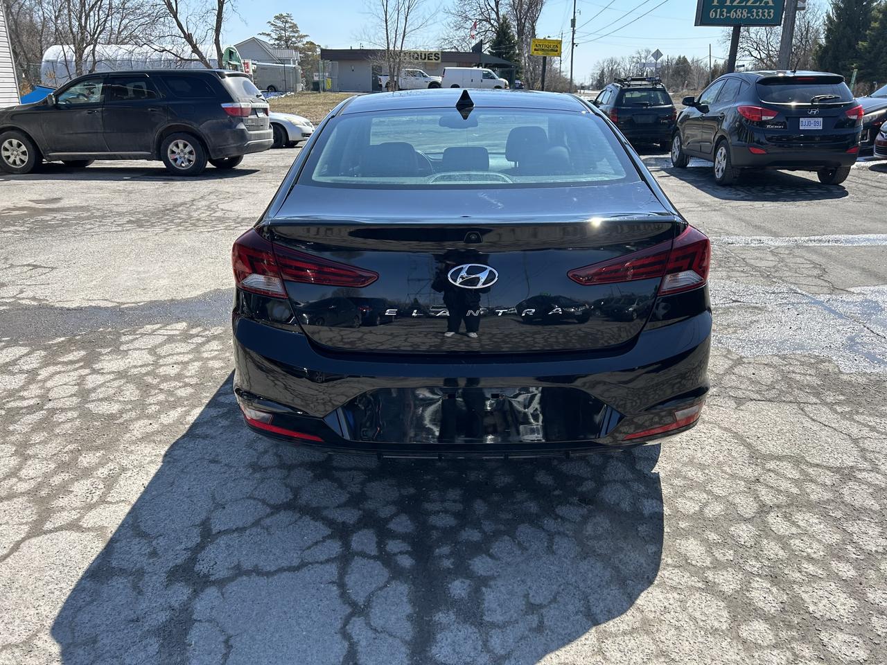 2019 Hyundai Elantra Luxury Photo3
