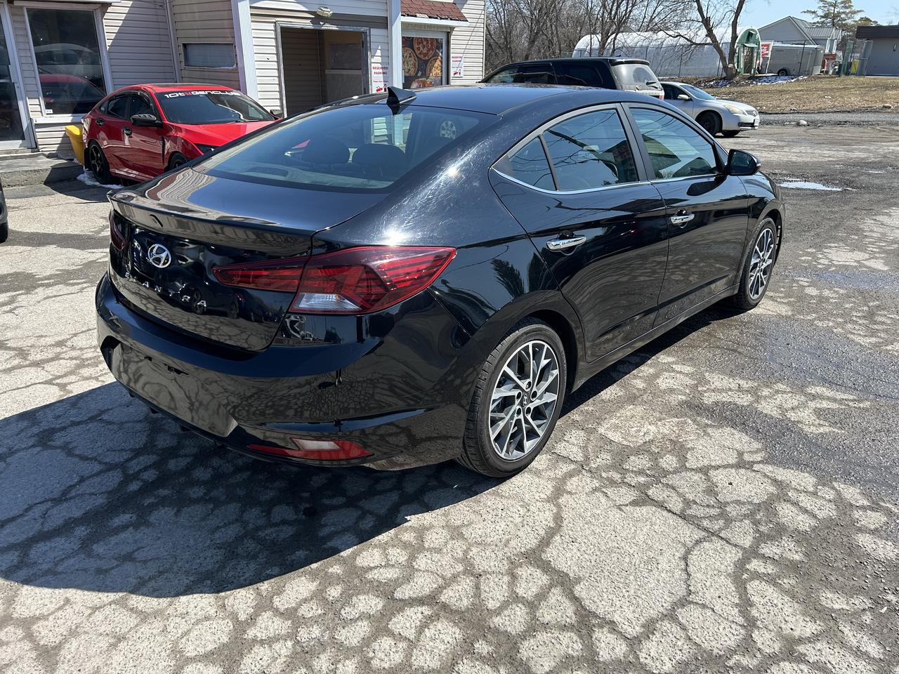 2019 Hyundai Elantra Luxury Photo2