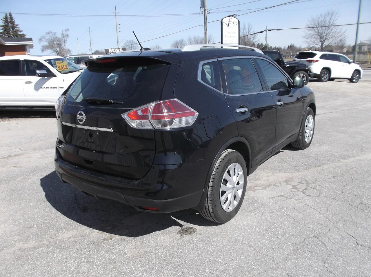 2016 Nissan Rogue S Photo4