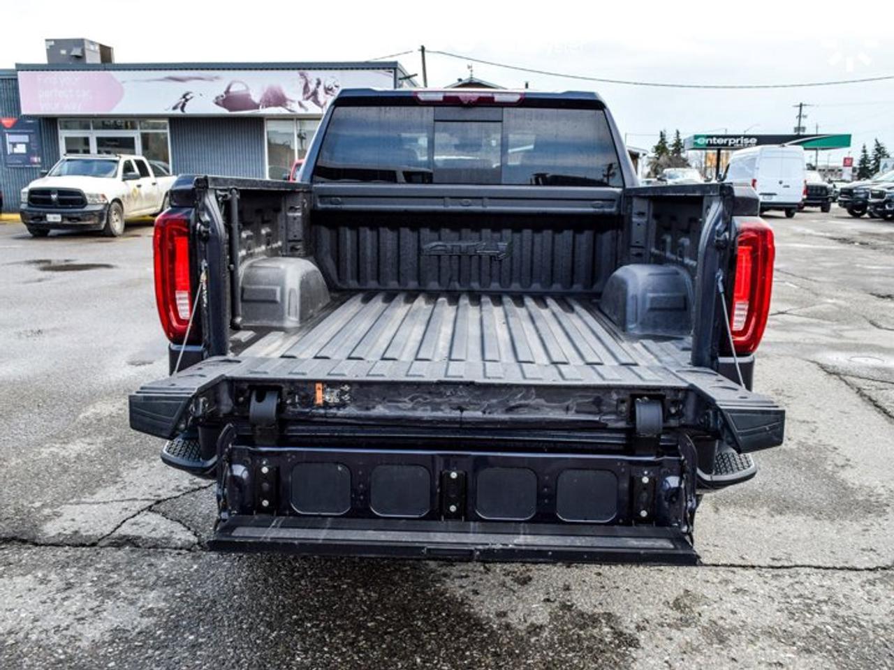 2024 GMC Sierra 1500 AT4 4WD Crew Cab 147" 6.2L 5 passengers with captain chair Leather Photo