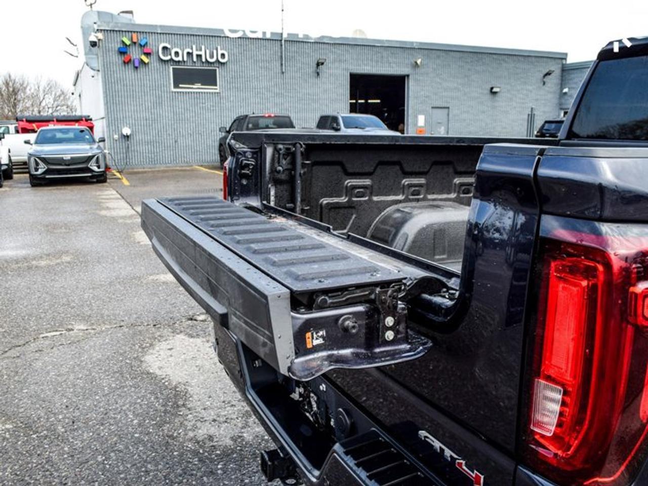 2024 GMC Sierra 1500 AT4 4WD Crew Cab 147" 6.2L 5 passengers with captain chair Leather Photo