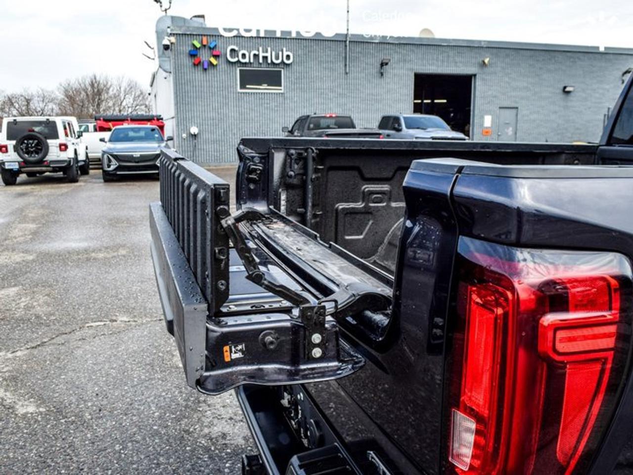 2024 GMC Sierra 1500 AT4 4WD Crew Cab 147" 6.2L 5 passengers with captain chair Leather Photo