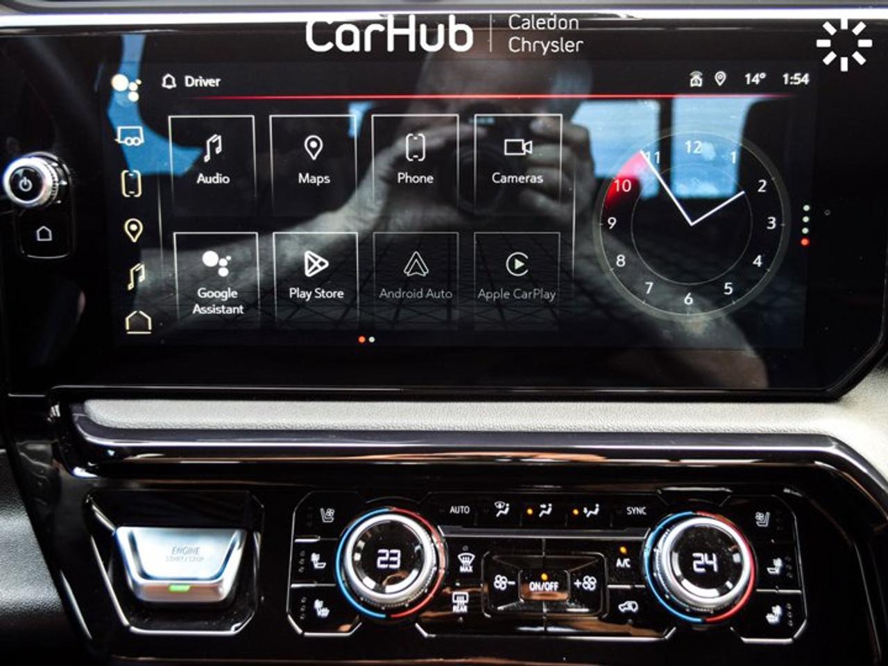 2024 GMC Sierra 1500 AT4 4WD Crew Cab 147" 6.2L 5 passengers with captain chair Leather Photo