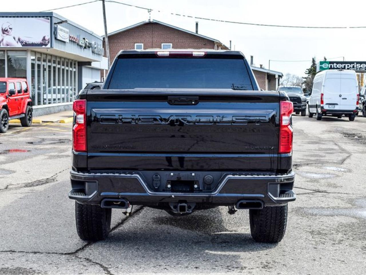 2024 Chevrolet Silverado 1500 Custom Trail Boss 4WD Crew Cab 147" Z71 5.3 L 6 Passenger Photo