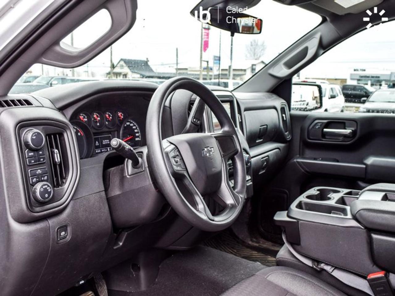 2024 Chevrolet Silverado 1500 Custom Trail Boss 4WD Crew Cab 147" Z71 5.3 L 6 Passenger Photo